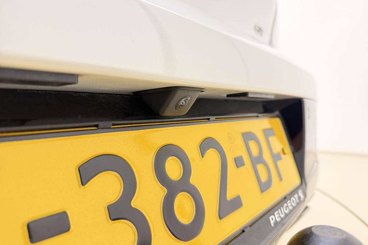 Peugeot 208 Peugeot 208 1.2 PureTech GT | Afneembare Trekhaak | Achteruitrijcamera | Panoramadak | Cruise control | Airco | Stoelverwarming | Climate control | Interieurverlichting | Stuurbediening | Sportstuurwiel |