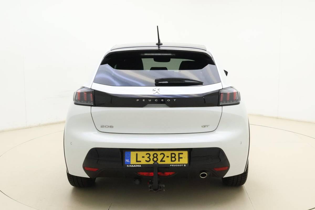 Peugeot 208 Peugeot 208 1.2 PureTech GT | Afneembare Trekhaak | Achteruitrijcamera | Panoramadak | Cruise control | Airco | Stoelverwarming | Climate control | Interieurverlichting | Stuurbediening | Sportstuurwiel |