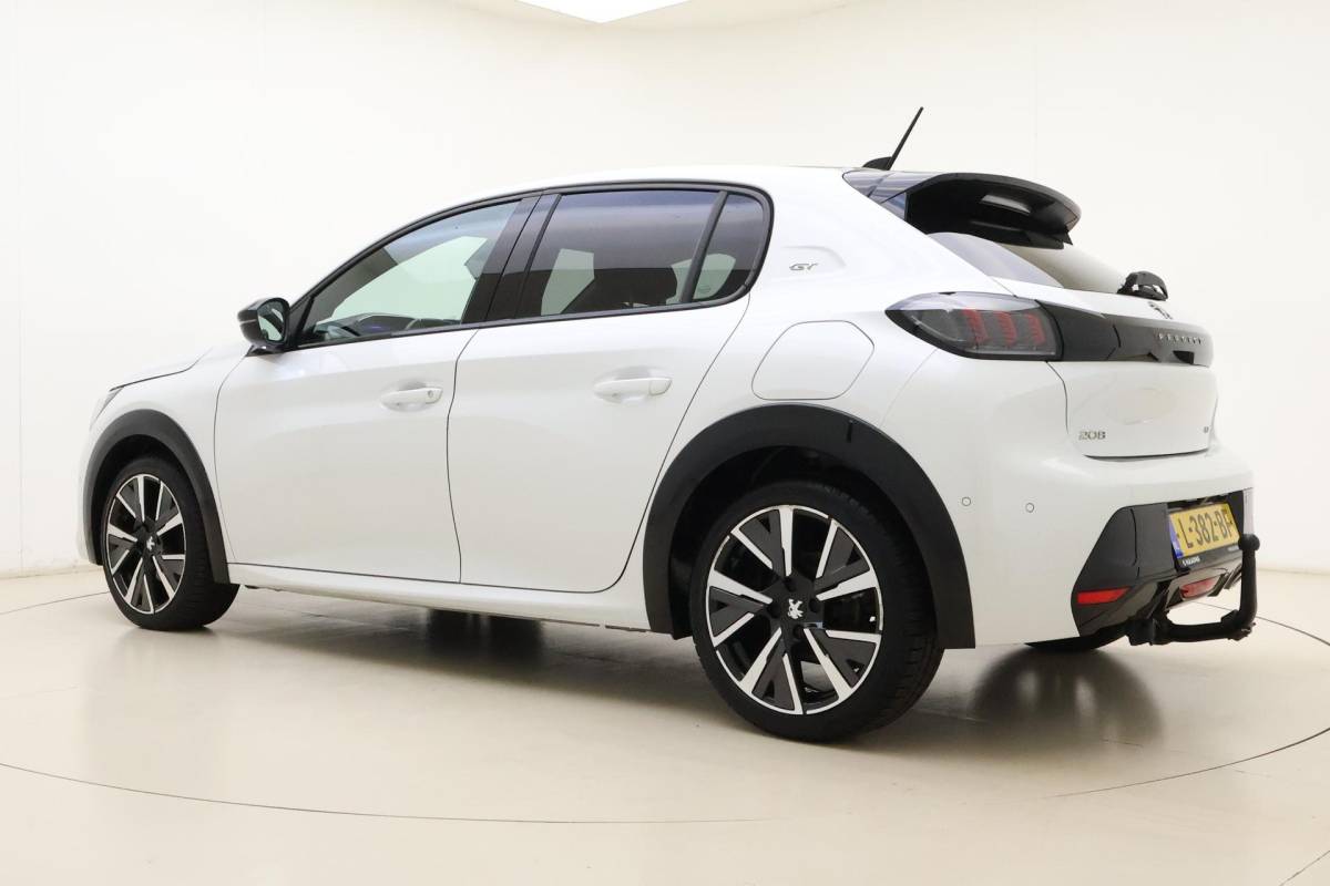 Peugeot 208 Peugeot 208 1.2 PureTech GT | Afneembare Trekhaak | Achteruitrijcamera | Panoramadak | Cruise control | Airco | Stoelverwarming | Climate control | Interieurverlichting | Stuurbediening | Sportstuurwiel |