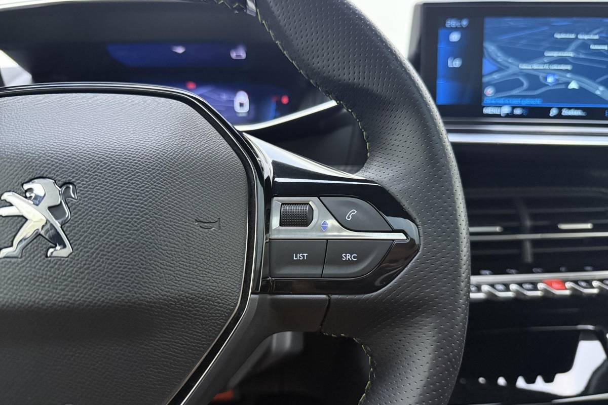 Peugeot 208 Peugeot 208 1.2 PureTech GT | Afneembare Trekhaak | Achteruitrijcamera | Panoramadak | Cruise control | Airco | Stoelverwarming | Climate control | Interieurverlichting | Stuurbediening | Sportstuurwiel |