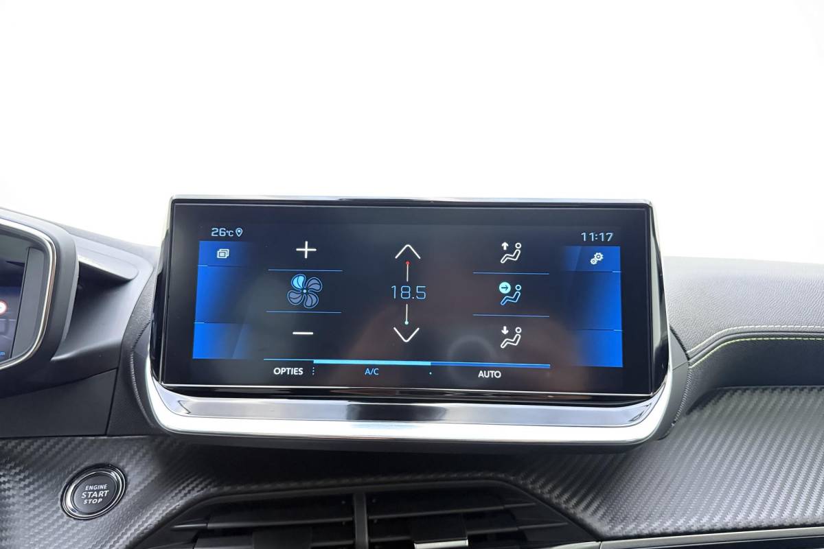 Peugeot 208 Peugeot 208 1.2 PureTech GT | Afneembare Trekhaak | Achteruitrijcamera | Panoramadak | Cruise control | Airco | Stoelverwarming | Climate control | Interieurverlichting | Stuurbediening | Sportstuurwiel |
