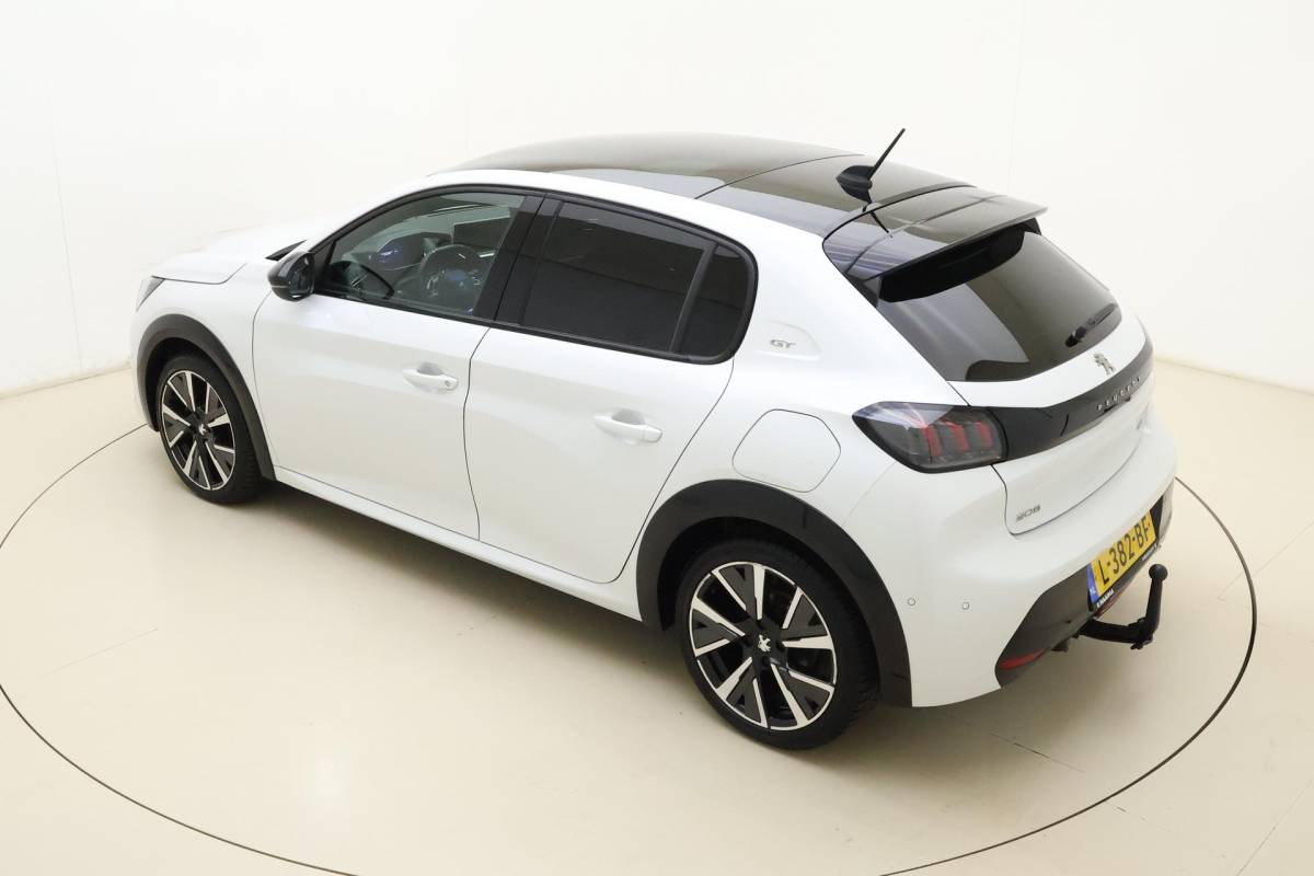 Peugeot 208 Peugeot 208 1.2 PureTech GT | Afneembare Trekhaak | Achteruitrijcamera | Panoramadak | Cruise control | Airco | Stoelverwarming | Climate control | Interieurverlichting | Stuurbediening | Sportstuurwiel |