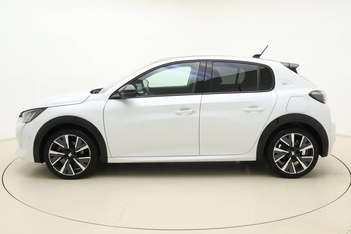 Peugeot 208 Peugeot 208 1.2 PureTech GT | Afneembare Trekhaak | Achteruitrijcamera | Panoramadak | Cruise control | Airco | Stoelverwarming | Climate control | Interieurverlichting | Stuurbediening | Sportstuurwiel |