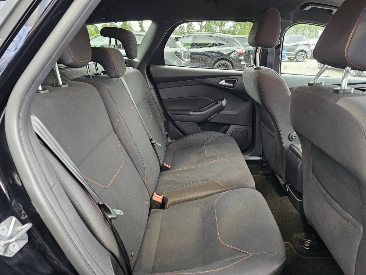 Ford Focus Ford Focus Wagon 1.5 Titanium 182 pk | 2de eigenaar | Bi-xenon | Camera | Stuur- en stoelverwarming | 18” velgen | Zéér netjes!