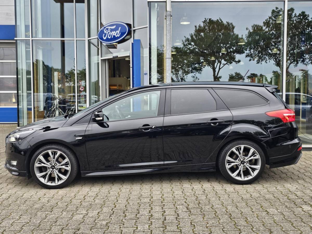 Ford Focus Ford Focus Wagon 1.5 Titanium 182 pk | 2de eigenaar | Bi-xenon | Camera | Stuur- en stoelverwarming | 18” velgen | Zéér netjes!