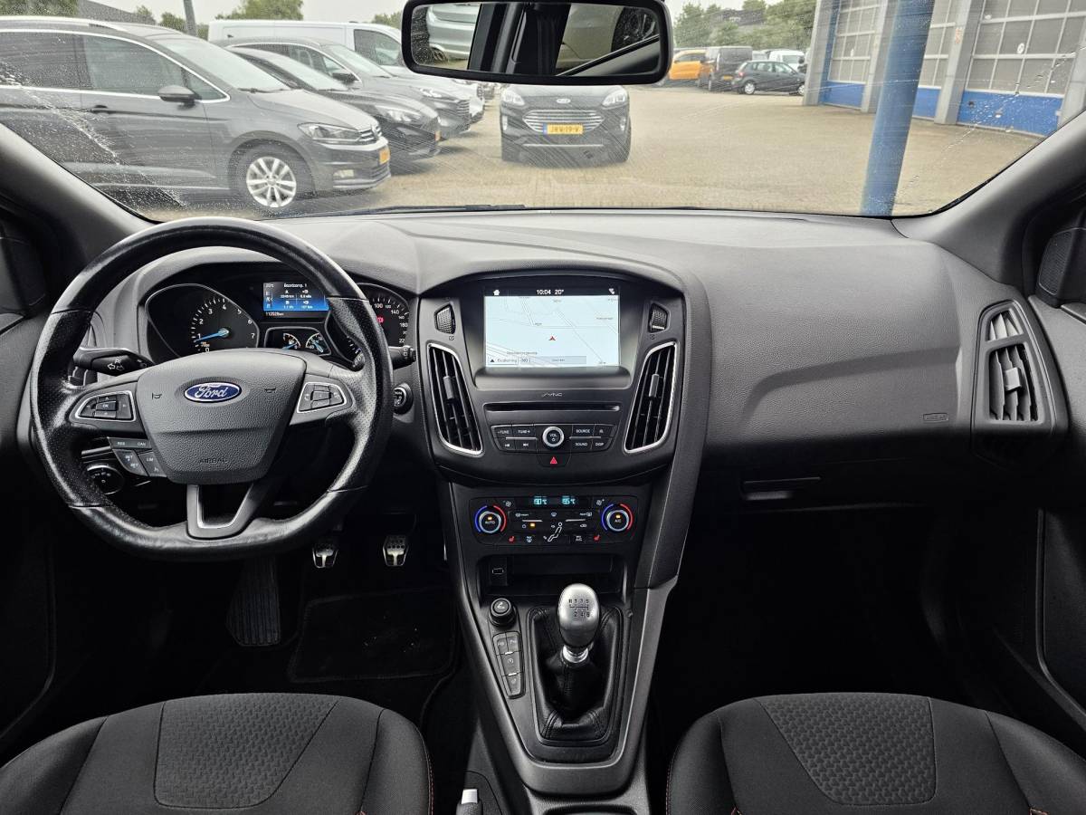 Ford Focus Ford Focus Wagon 1.5 Titanium 182 pk | 2de eigenaar | Bi-xenon | Camera | Stuur- en stoelverwarming | 18” velgen | Zéér netjes!