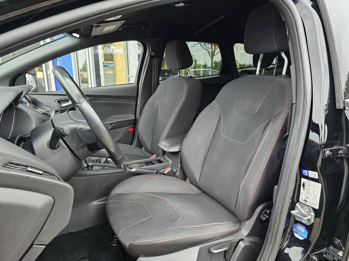 Ford Focus Ford Focus Wagon 1.5 Titanium 182 pk | 2de eigenaar | Bi-xenon | Camera | Stuur- en stoelverwarming | 18” velgen | Zéér netjes!