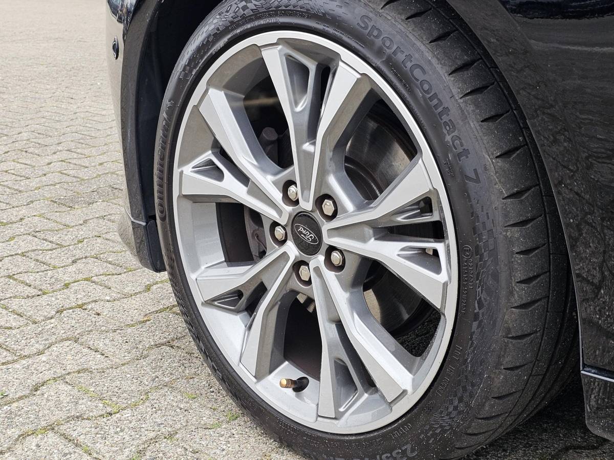Ford Focus Ford Focus Wagon 1.5 Titanium 182 pk | 2de eigenaar | Bi-xenon | Camera | Stuur- en stoelverwarming | 18” velgen | Zéér netjes!