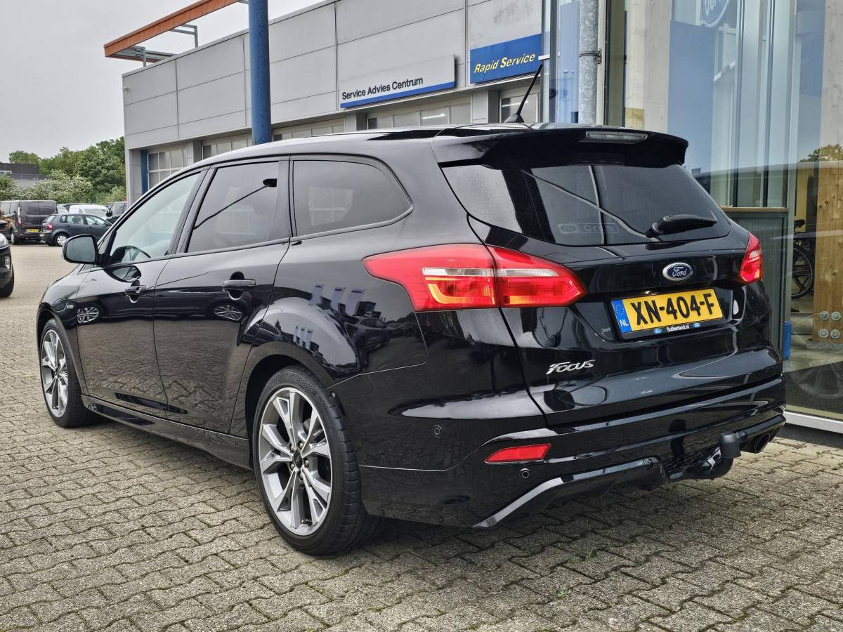 Ford Focus Ford Focus Wagon 1.5 Titanium 182 pk | 2de eigenaar | Bi-xenon | Camera | Stuur- en stoelverwarming | 18” velgen | Zéér netjes!