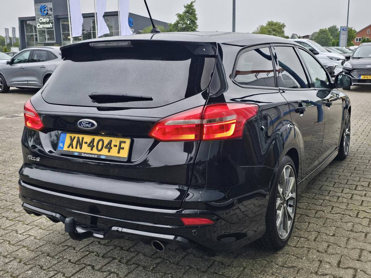 Ford Focus Ford Focus Wagon 1.5 Titanium 182 pk | 2de eigenaar | Bi-xenon | Camera | Stuur- en stoelverwarming | 18” velgen | Zéér netjes!