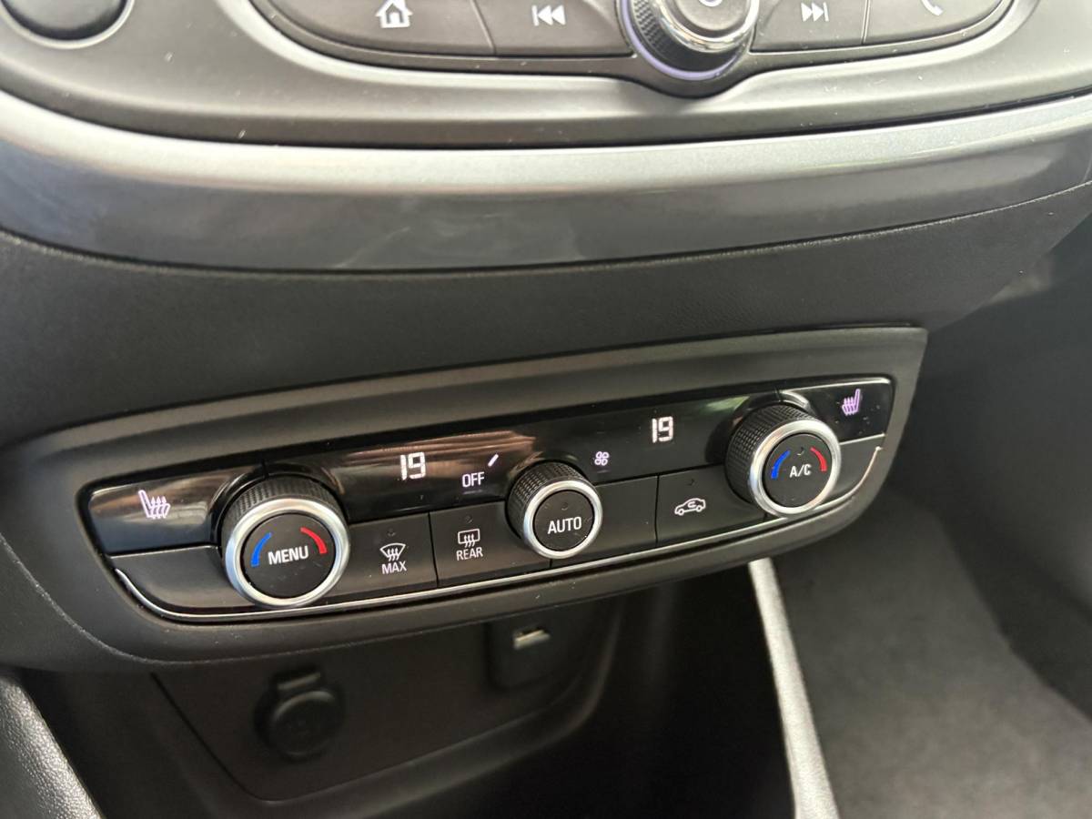 Opel Crossland Opel Crossland 1.2 Edition Trekhaak, Stoel/Stuurverwarming, Parkeersensoren, LED, Halfleder