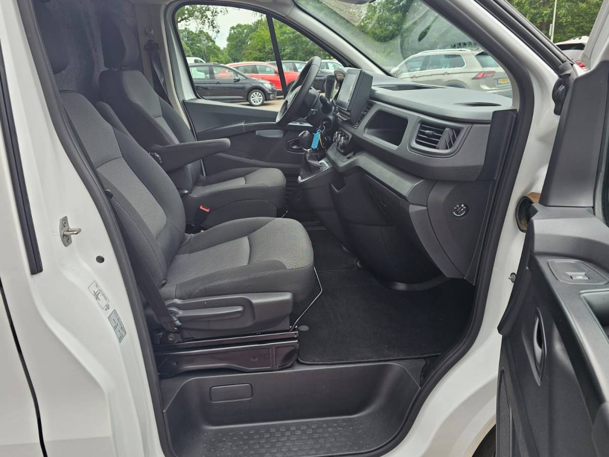 Renault Trafic Renault Trafic 2.0 dCi 150PK T29 L1H1 Comfort | Automaat | LED | Trekhaak | Navi | Camera | PDC | App-Connect |