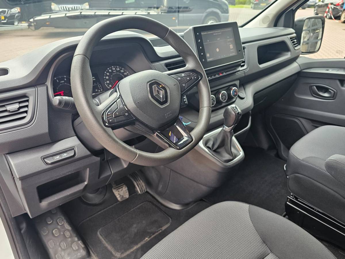 Renault Trafic Renault Trafic 2.0 dCi 150PK T29 L1H1 Comfort | Automaat | LED | Trekhaak | Navi | Camera | PDC | App-Connect |