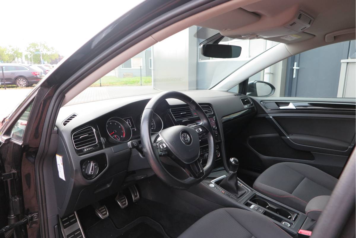 Volkswagen Golf Volkswagen Golf 1.4 TSI 125pk Sound Navi , LMV, Keyless, PDC , Achteruitrijcamera , Carplay , Etc. Nieuwe apk bij aflevering