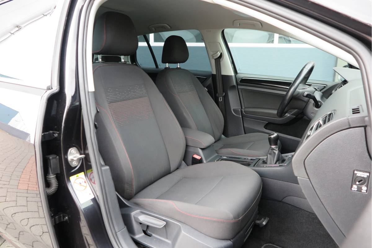 Volkswagen Golf Volkswagen Golf 1.4 TSI 125pk Sound Navi , LMV, Keyless, PDC , Achteruitrijcamera , Carplay , Etc. Nieuwe apk bij aflevering