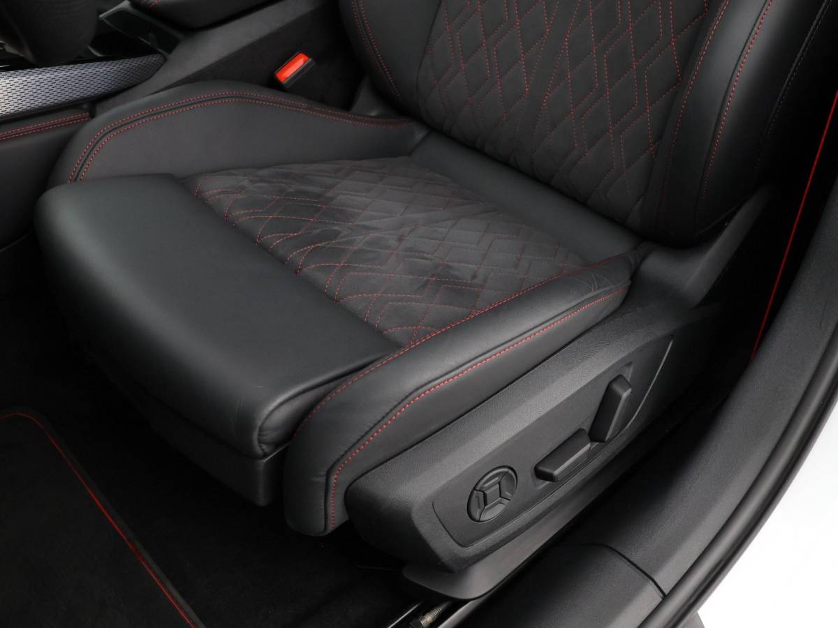 Audi A5 Audi A5 Avant 2.0 367pk S-tronic e-hybrid quattro S edition · 360 Camera · Wegklapbare Trekhaak · Bang & Olufsen Audio · Bijrijder Display · Zwart Optiek · 19” Inch · Garantie t/m 26-07-2030 of 100.000