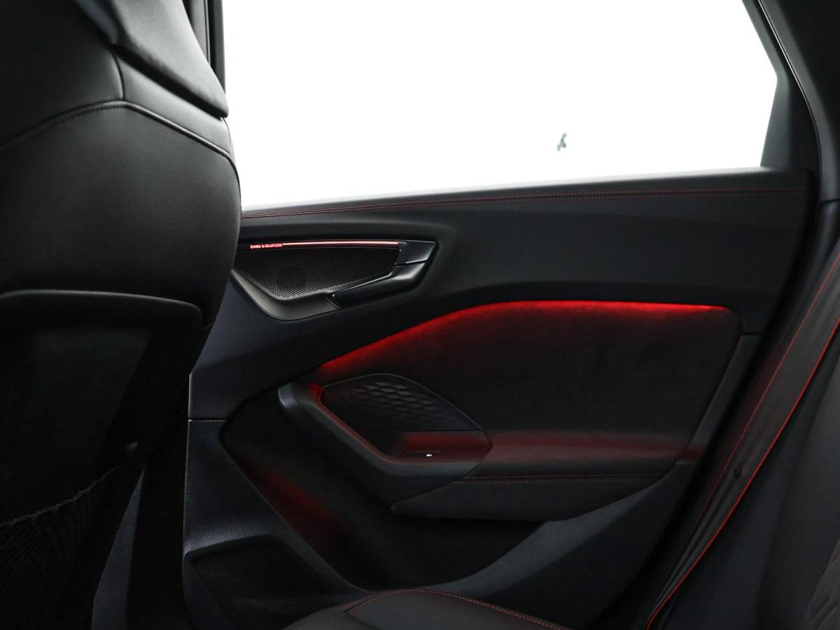 Audi A5 Audi A5 Avant 2.0 367pk S-tronic e-hybrid quattro S edition · 360 Camera · Wegklapbare Trekhaak · Bang & Olufsen Audio · Bijrijder Display · Zwart Optiek · 19” Inch · Garantie t/m 26-07-2030 of 100.000
