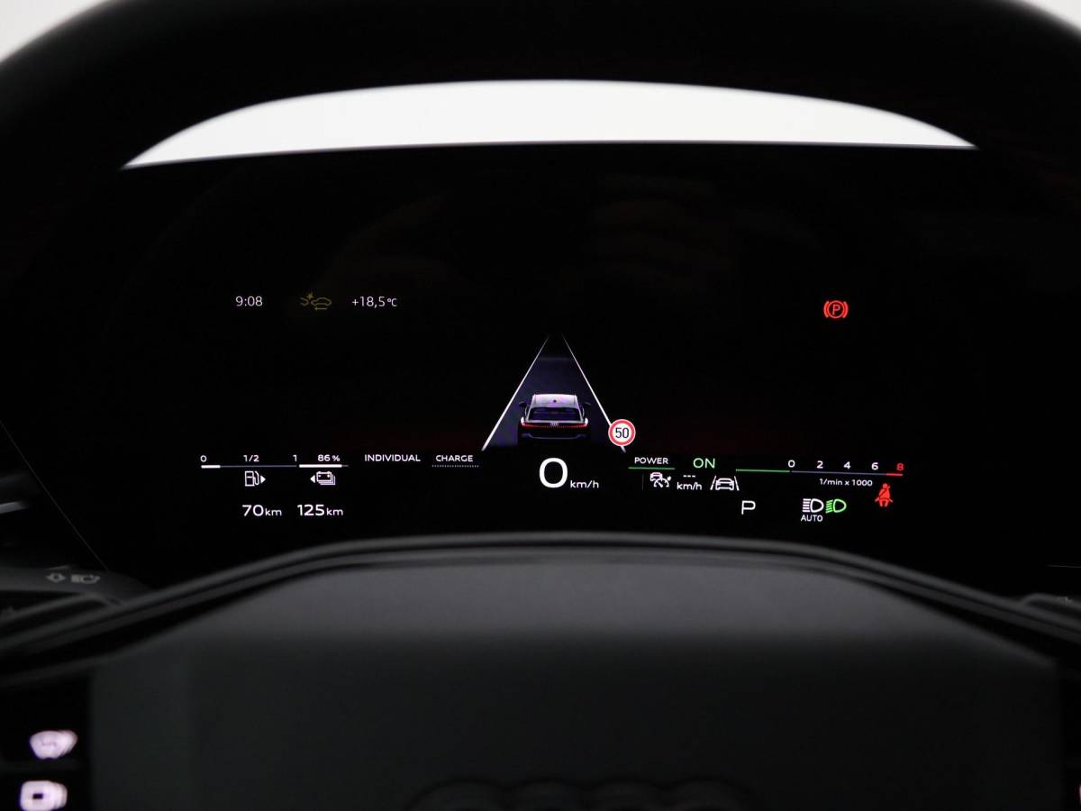 Audi A5 Audi A5 Avant 2.0 367pk S-tronic e-hybrid quattro S edition · 360 Camera · Wegklapbare Trekhaak · Bang & Olufsen Audio · Bijrijder Display · Zwart Optiek · 19” Inch · Garantie t/m 26-07-2030 of 100.000