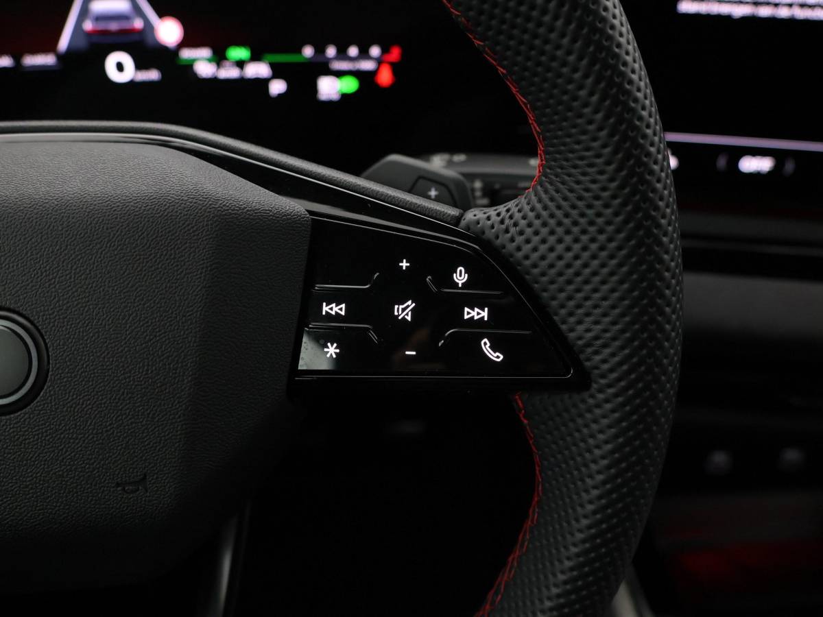 Audi A5 Audi A5 Avant 2.0 367pk S-tronic e-hybrid quattro S edition · 360 Camera · Wegklapbare Trekhaak · Bang & Olufsen Audio · Bijrijder Display · Zwart Optiek · 19” Inch · Garantie t/m 26-07-2030 of 100.000