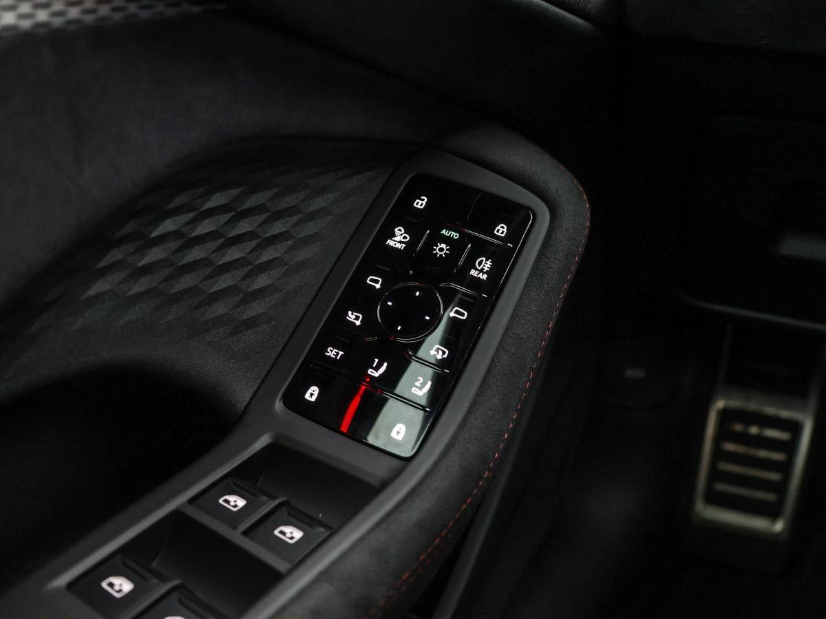 Audi A5 Audi A5 Avant 2.0 367pk S-tronic e-hybrid quattro S edition · 360 Camera · Wegklapbare Trekhaak · Bang & Olufsen Audio · Bijrijder Display · Zwart Optiek · 19” Inch · Garantie t/m 26-07-2030 of 100.000