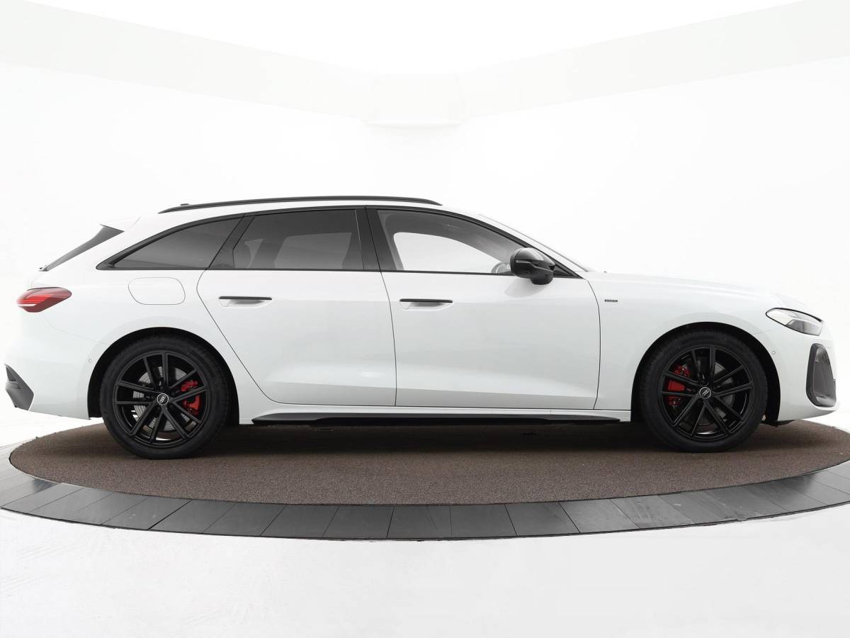 Audi A5 Audi A5 Avant 2.0 367pk S-tronic e-hybrid quattro S edition · 360 Camera · Wegklapbare Trekhaak · Bang & Olufsen Audio · Bijrijder Display · Zwart Optiek · 19” Inch · Garantie t/m 26-07-2030 of 100.000