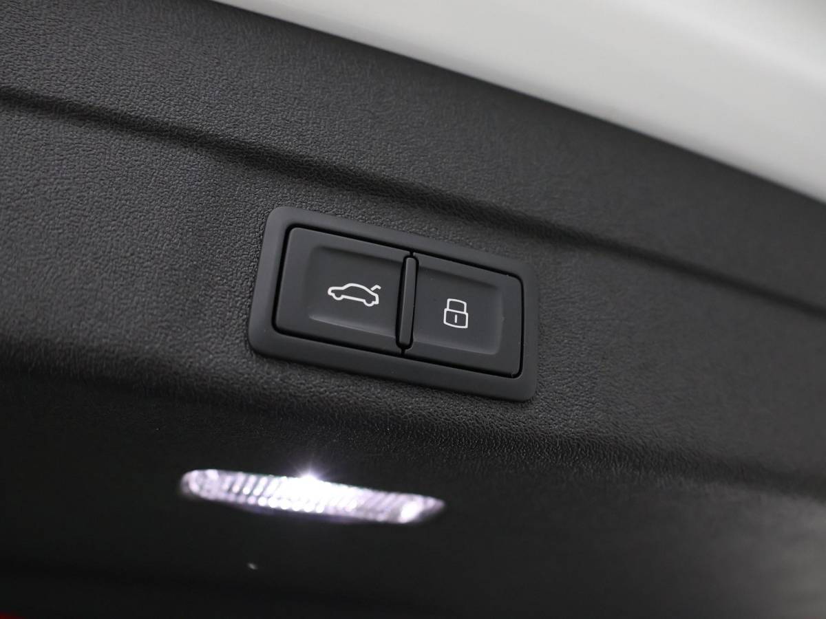 Audi A5 Audi A5 Avant 2.0 367pk S-tronic e-hybrid quattro S edition · 360 Camera · Wegklapbare Trekhaak · Bang & Olufsen Audio · Bijrijder Display · Zwart Optiek · 19” Inch · Garantie t/m 26-07-2030 of 100.000