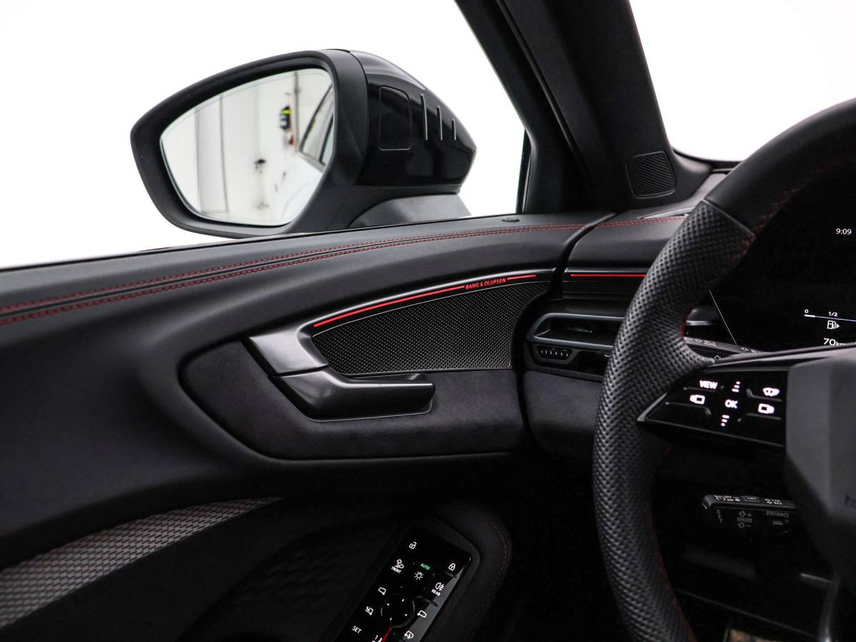 Audi A5 Audi A5 Avant 2.0 367pk S-tronic e-hybrid quattro S edition · 360 Camera · Wegklapbare Trekhaak · Bang & Olufsen Audio · Bijrijder Display · Zwart Optiek · 19” Inch · Garantie t/m 26-07-2030 of 100.000