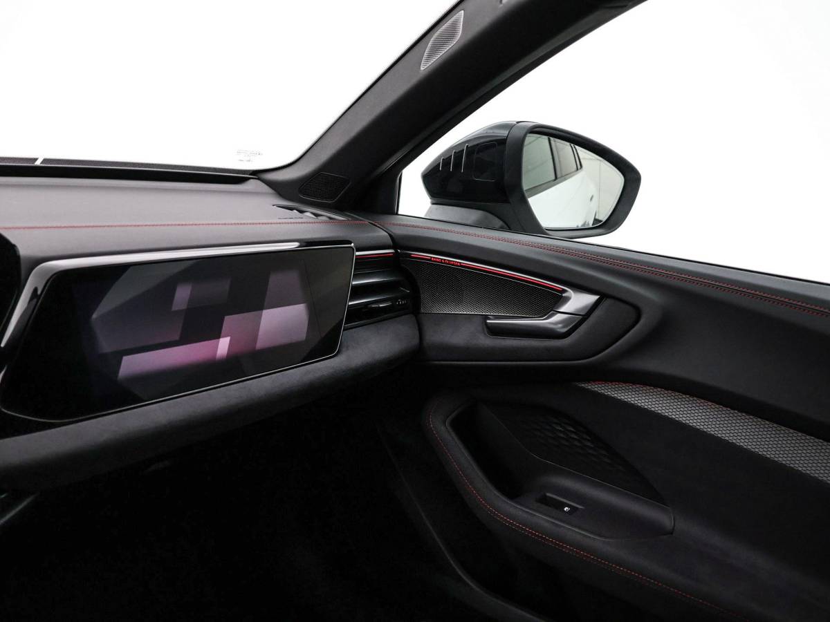 Audi A5 Audi A5 Avant 2.0 367pk S-tronic e-hybrid quattro S edition · 360 Camera · Wegklapbare Trekhaak · Bang & Olufsen Audio · Bijrijder Display · Zwart Optiek · 19” Inch · Garantie t/m 26-07-2030 of 100.000