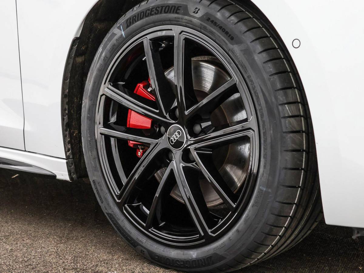 Audi A5 Audi A5 Avant 2.0 367pk S-tronic e-hybrid quattro S edition · 360 Camera · Wegklapbare Trekhaak · Bang & Olufsen Audio · Bijrijder Display · Zwart Optiek · 19” Inch · Garantie t/m 26-07-2030 of 100.000