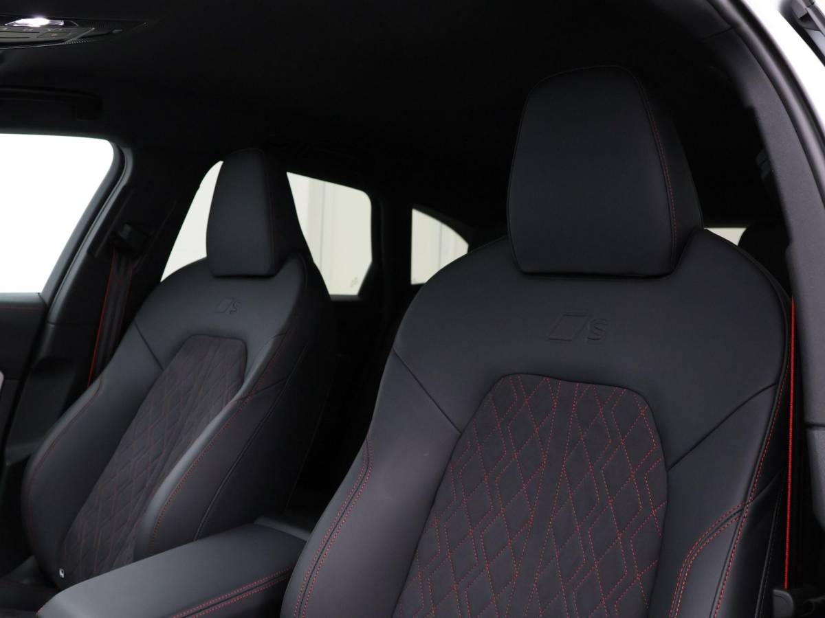 Audi A5 Audi A5 Avant 2.0 367pk S-tronic e-hybrid quattro S edition · 360 Camera · Wegklapbare Trekhaak · Bang & Olufsen Audio · Bijrijder Display · Zwart Optiek · 19” Inch · Garantie t/m 26-07-2030 of 100.000