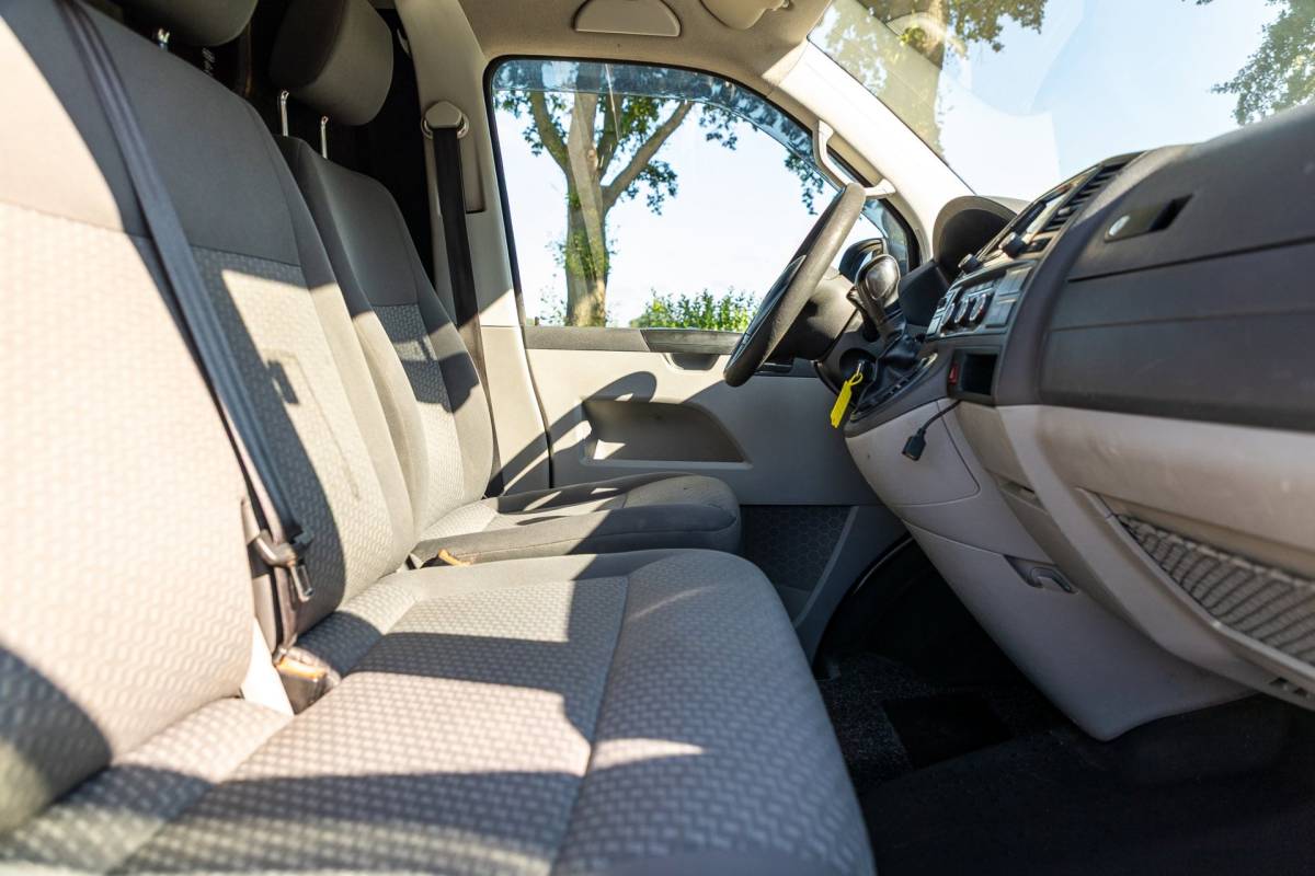 Volkswagen Transporter Volkswagen Transporter 2.0 TDI L1H1 I Automaat I Betimmering I bulbar I lm wielen