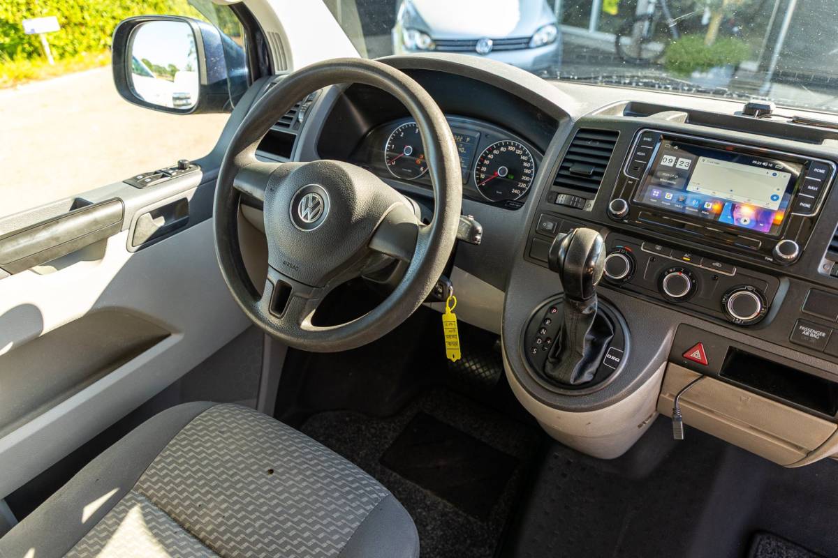 Volkswagen Transporter Volkswagen Transporter 2.0 TDI L1H1 I Automaat I Betimmering I bulbar I lm wielen