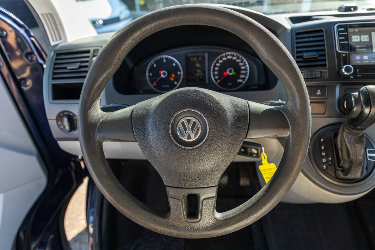 Volkswagen Transporter Volkswagen Transporter 2.0 TDI L1H1 I Automaat I Betimmering I bulbar I lm wielen