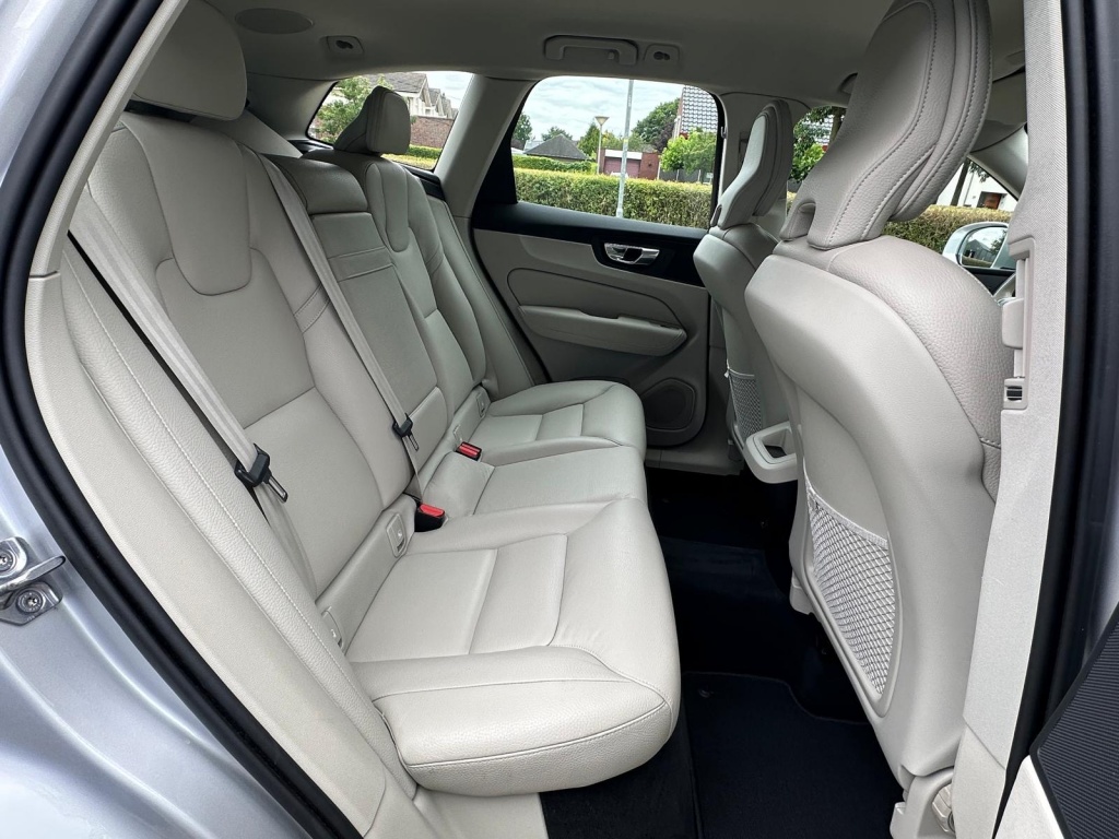 Volvo XC60 Volvo XC60 2.0 B5 AWD Inscription I Leder I Trekhaak I Navigatie I Nieuwsta