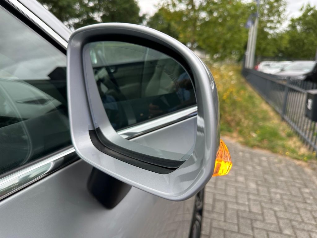 Volvo XC60 Volvo XC60 2.0 B5 AWD Inscription I Leder I Trekhaak I Navigatie I Nieuwsta