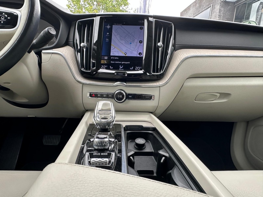 Volvo XC60 Volvo XC60 2.0 B5 AWD Inscription I Leder I Trekhaak I Navigatie I Nieuwsta