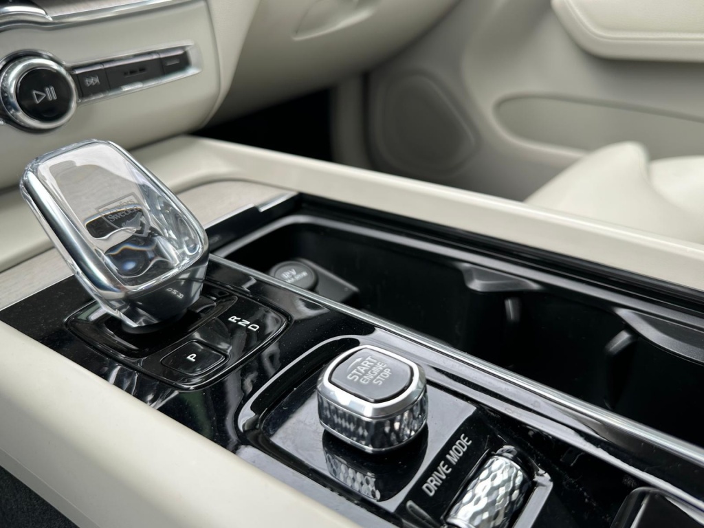 Volvo XC60 Volvo XC60 2.0 B5 AWD Inscription I Leder I Trekhaak I Navigatie I Nieuwsta