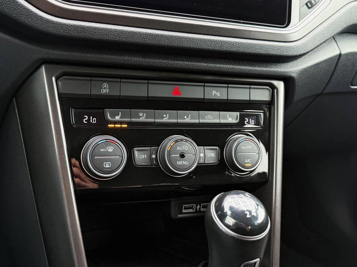 Volkswagen T-Roc Volkswagen T-Roc 1.0 TSI 116pk Style Business | ECC | Stoelverwarming | Achteruitrijcamera