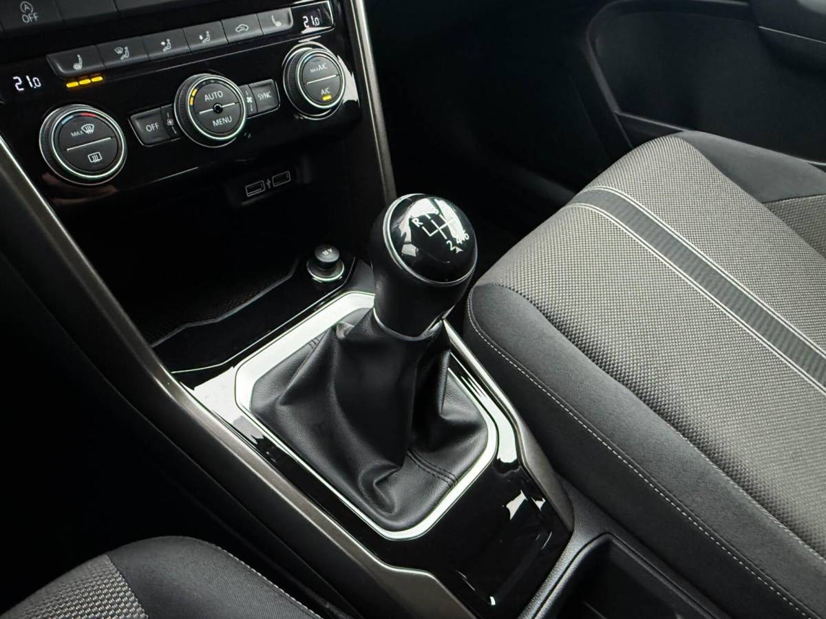 Volkswagen T-Roc Volkswagen T-Roc 1.0 TSI 116pk Style Business | ECC | Stoelverwarming | Achteruitrijcamera