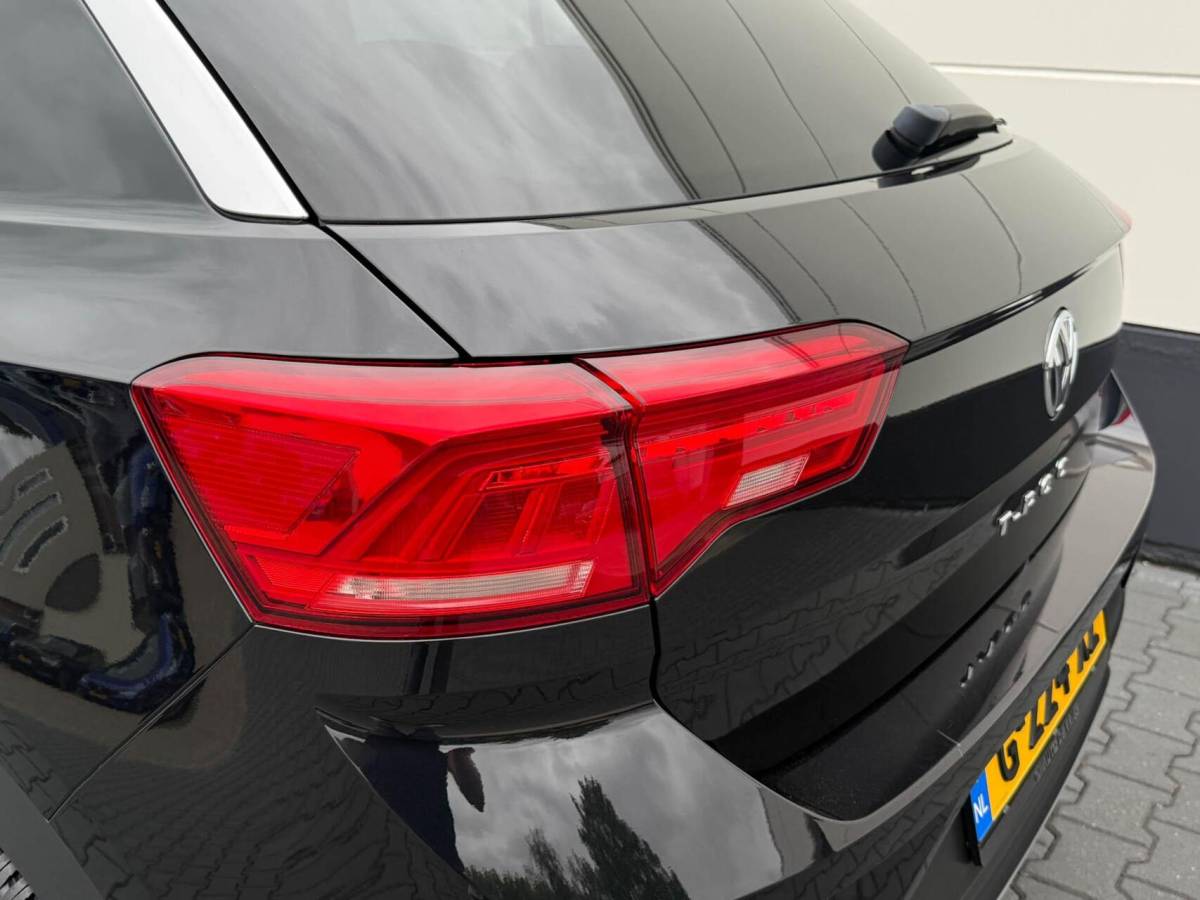 Volkswagen T-Roc Volkswagen T-Roc 1.0 TSI 116pk Style Business | ECC | Stoelverwarming | Achteruitrijcamera