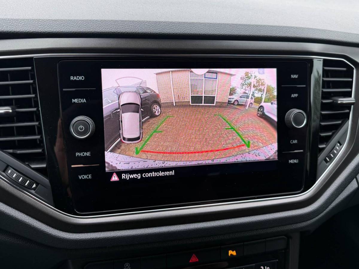 Volkswagen T-Roc Volkswagen T-Roc 1.0 TSI 116pk Style Business | ECC | Stoelverwarming | Achteruitrijcamera