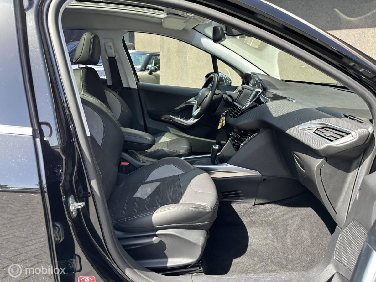 Peugeot 2008 Peugeot 2008 1.6 VTi Allure Automaat| Pano| Cruise| Trekhaak