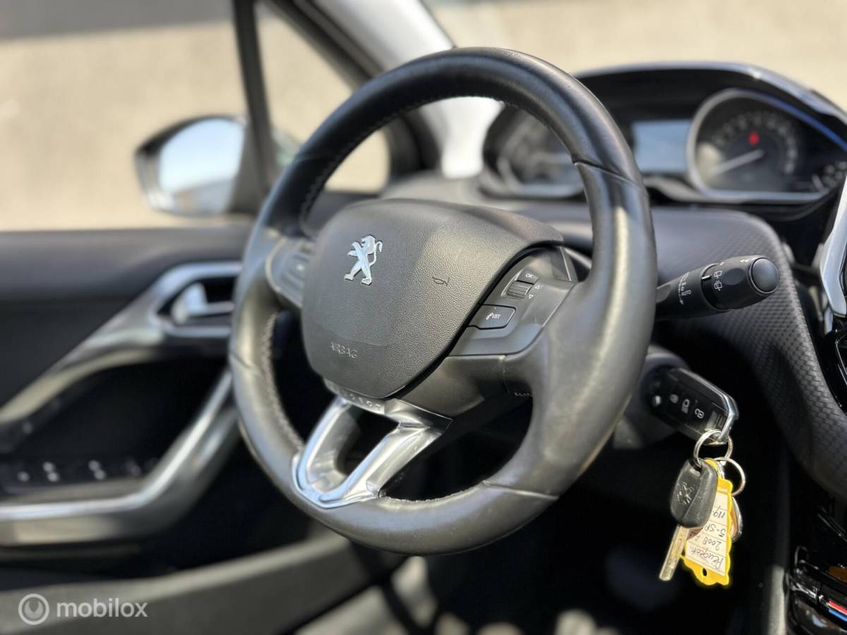 Peugeot 2008 Peugeot 2008 1.6 VTi Allure Automaat| Pano| Cruise| Trekhaak