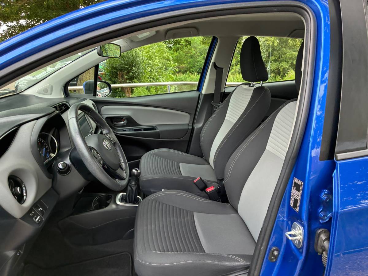 Toyota Yaris Toyota Yaris 1.0 VVT-i Connect |” 116.000 KM ” + Achteruitrijcamera Nu € 11.975,-!!!