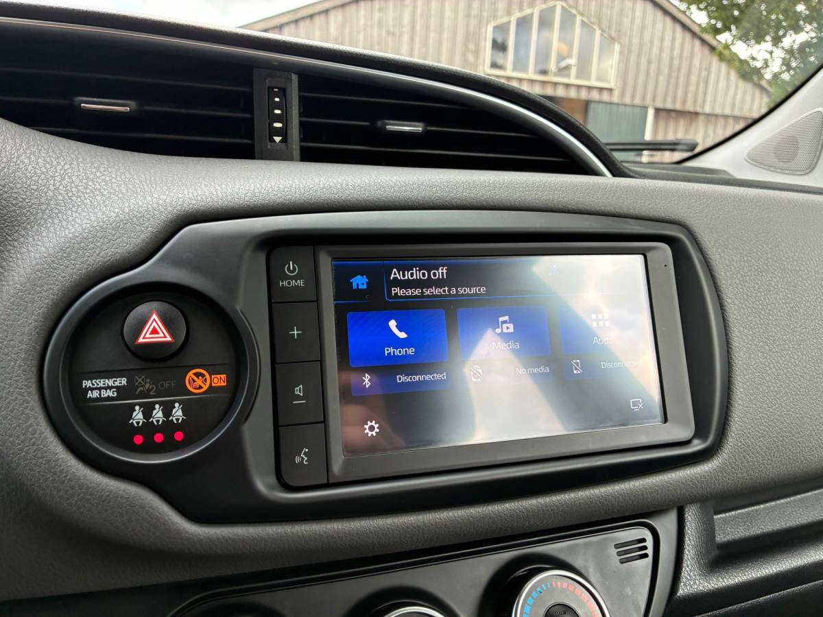 Toyota Yaris Toyota Yaris 1.0 VVT-i Connect |” 116.000 KM ” + Achteruitrijcamera Nu € 11.975,-!!!