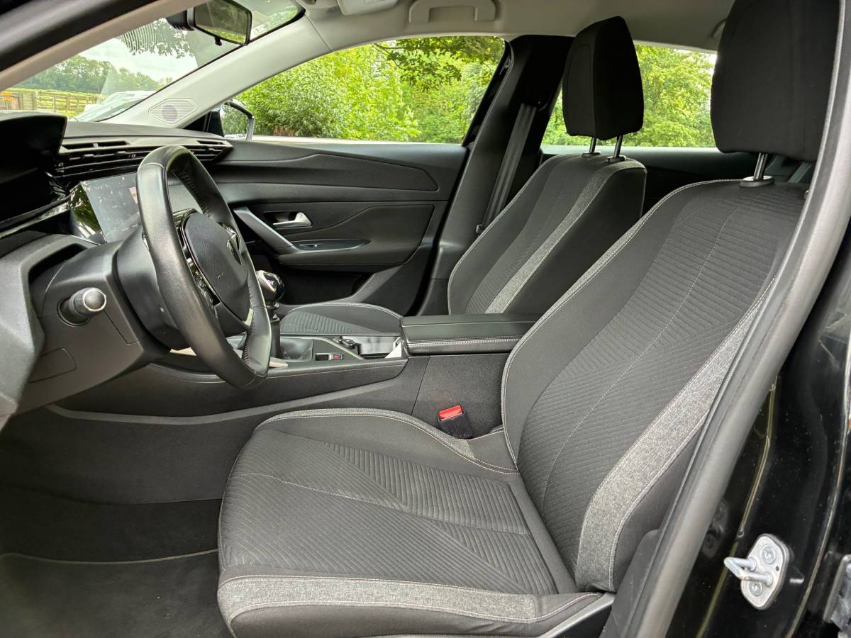 Peugeot 308 Peugeot 308 SW 1.2 Active Pack Business | Cruise + Clima + Navi Nu € 13.975,-!!!