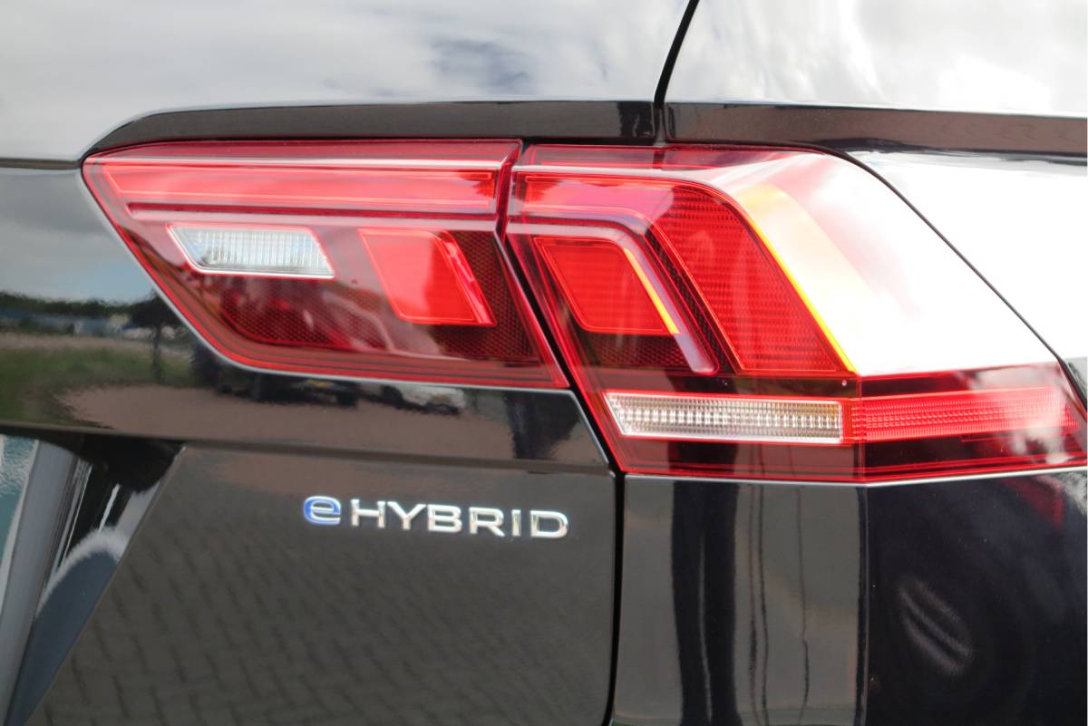 Volkswagen Tiguan Volkswagen Tiguan 1.4 TSI eHybrid Elegance 245pk  DSG ,Led matrix,Virtual cockpit,Trekhaak,Stoelverwarming, Led, DAB+ , PDC, LMV Stuurwiel verwarmd, Carplay etc .