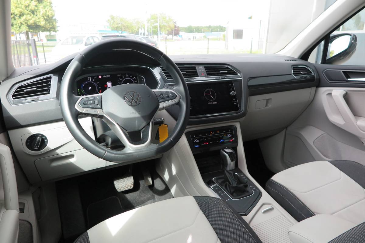 Volkswagen Tiguan Volkswagen Tiguan 1.4 TSI eHybrid Elegance 245pk  DSG ,Led matrix,Virtual cockpit,Trekhaak,Stoelverwarming, Led, DAB+ , PDC, LMV Stuurwiel verwarmd, Carplay etc .
