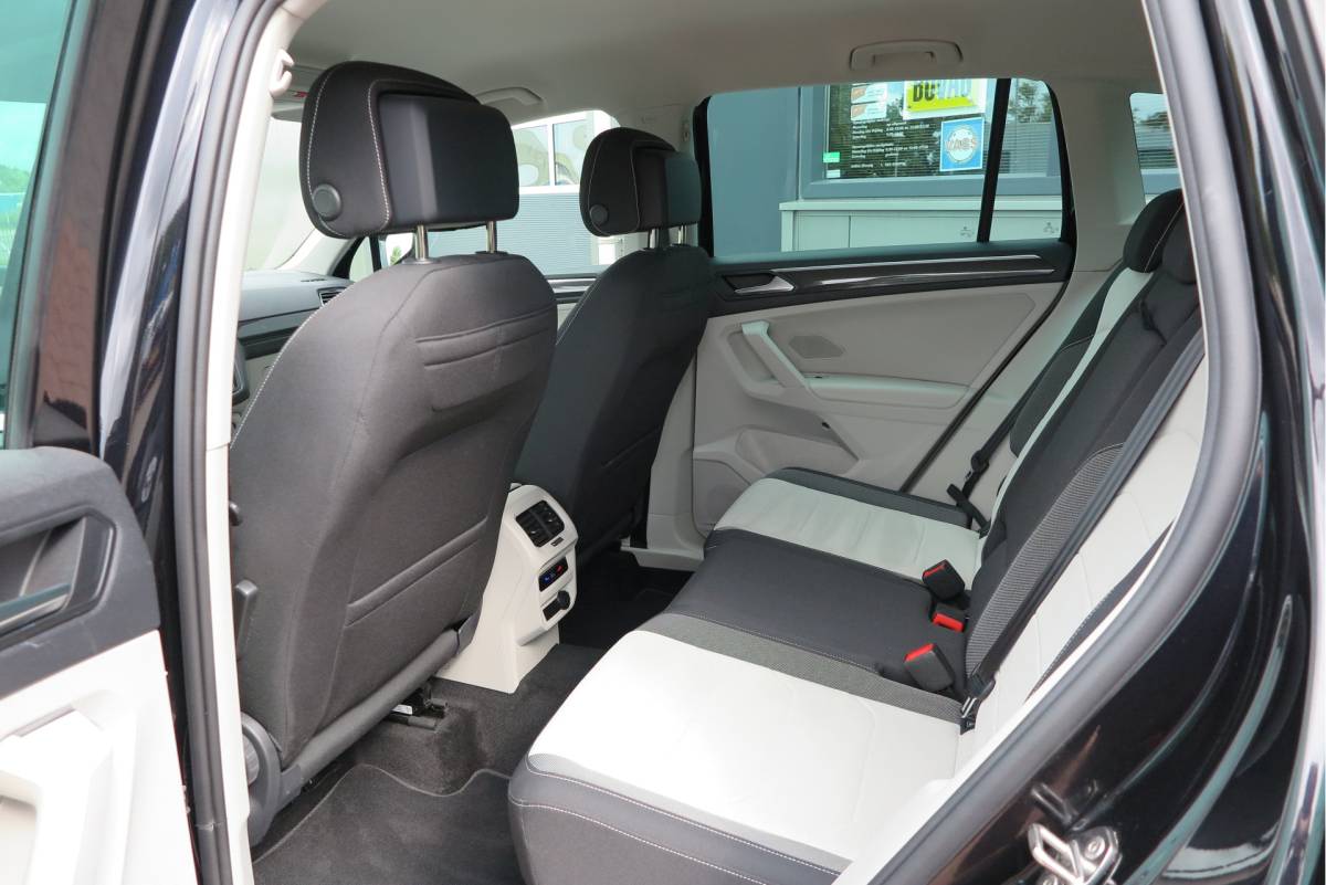 Volkswagen Tiguan Volkswagen Tiguan 1.4 TSI eHybrid Elegance 245pk  DSG ,Led matrix,Virtual cockpit,Trekhaak,Stoelverwarming, Led, DAB+ , PDC, LMV Stuurwiel verwarmd, Carplay etc .