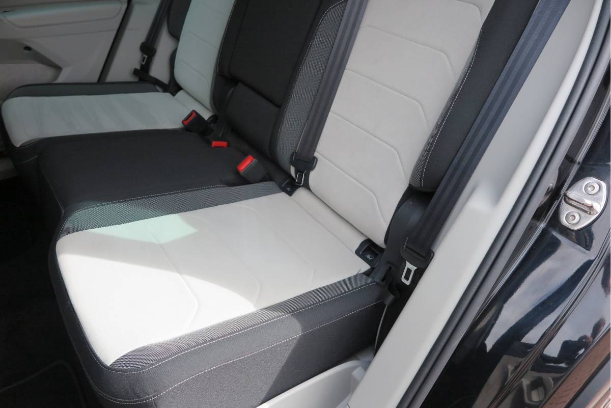 Volkswagen Tiguan Volkswagen Tiguan 1.4 TSI eHybrid Elegance 245pk  DSG ,Led matrix,Virtual cockpit,Trekhaak,Stoelverwarming, Led, DAB+ , PDC, LMV Stuurwiel verwarmd, Carplay etc .